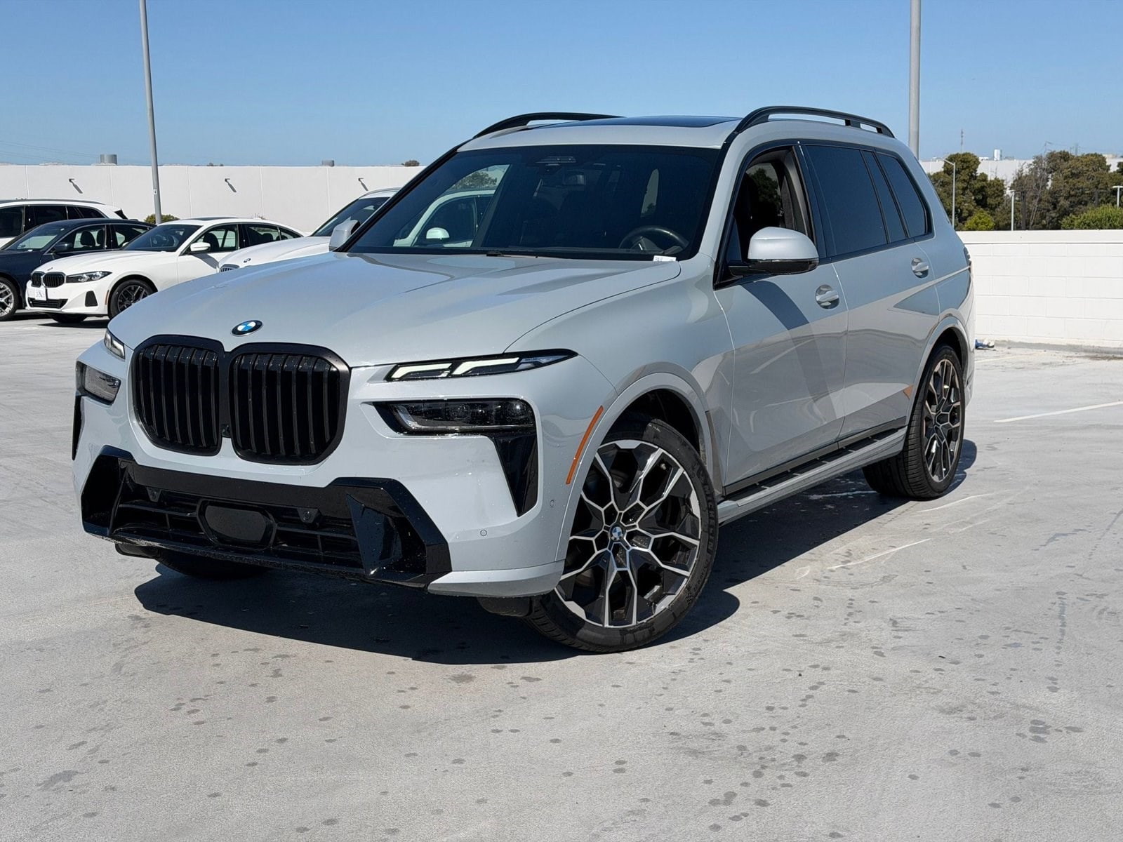 2023 BMW X7 xDrive40i's photo