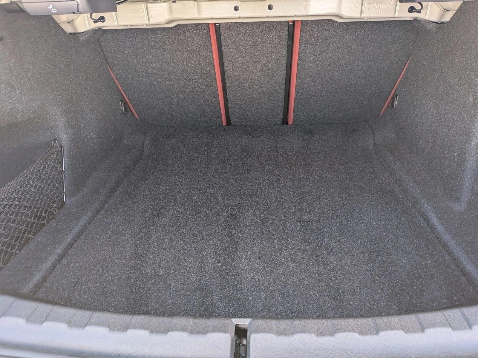 2025 BMW 330i photo 5