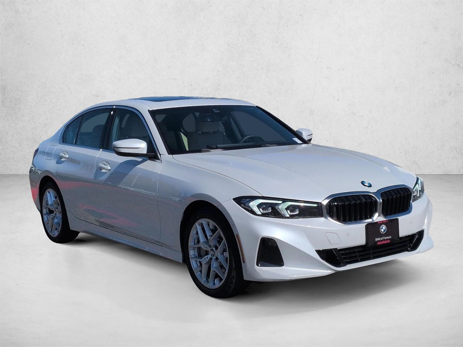 2025 BMW 330i photo 2