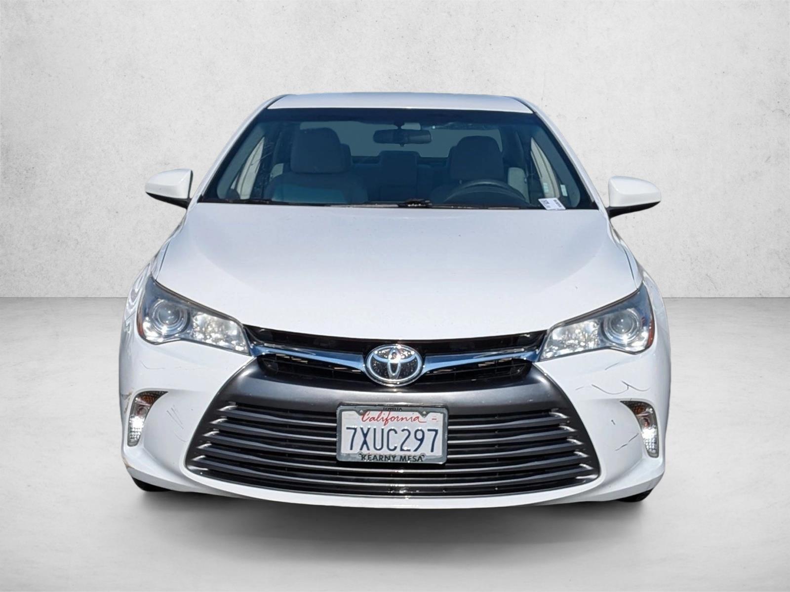 2017 Toyota Camry LE photo 2