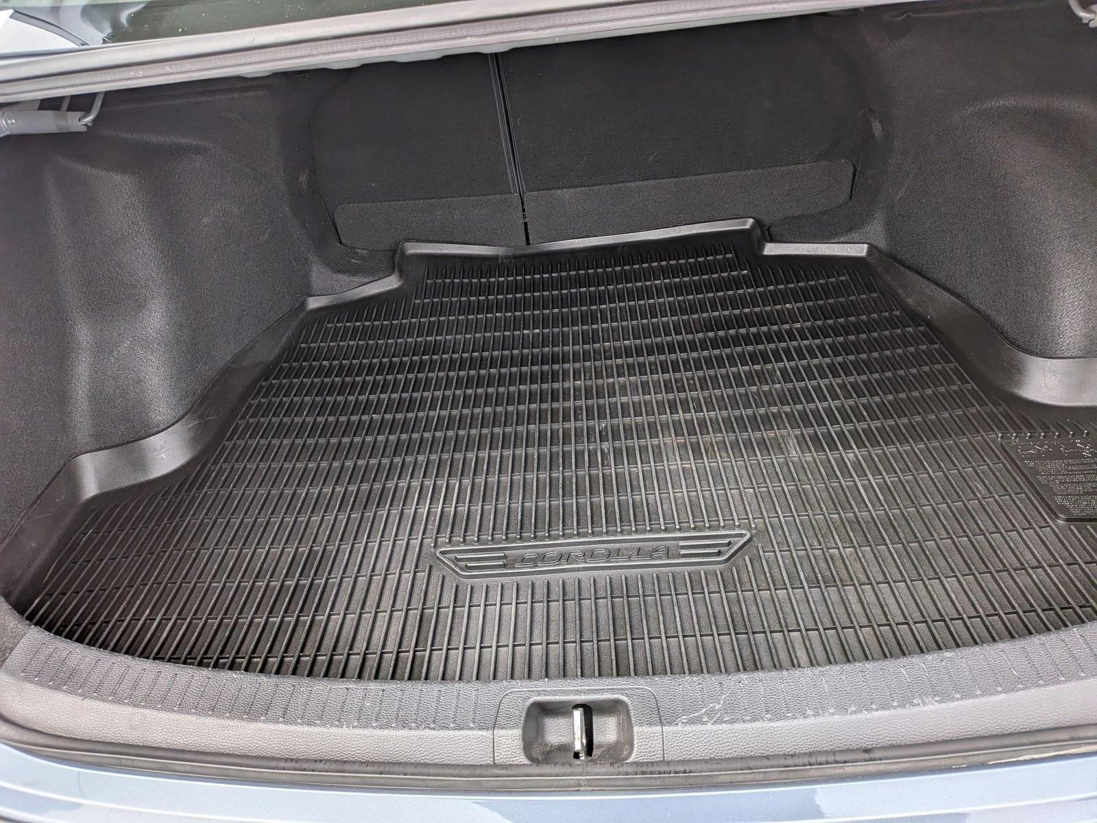 2022 Toyota Corolla LE photo 6