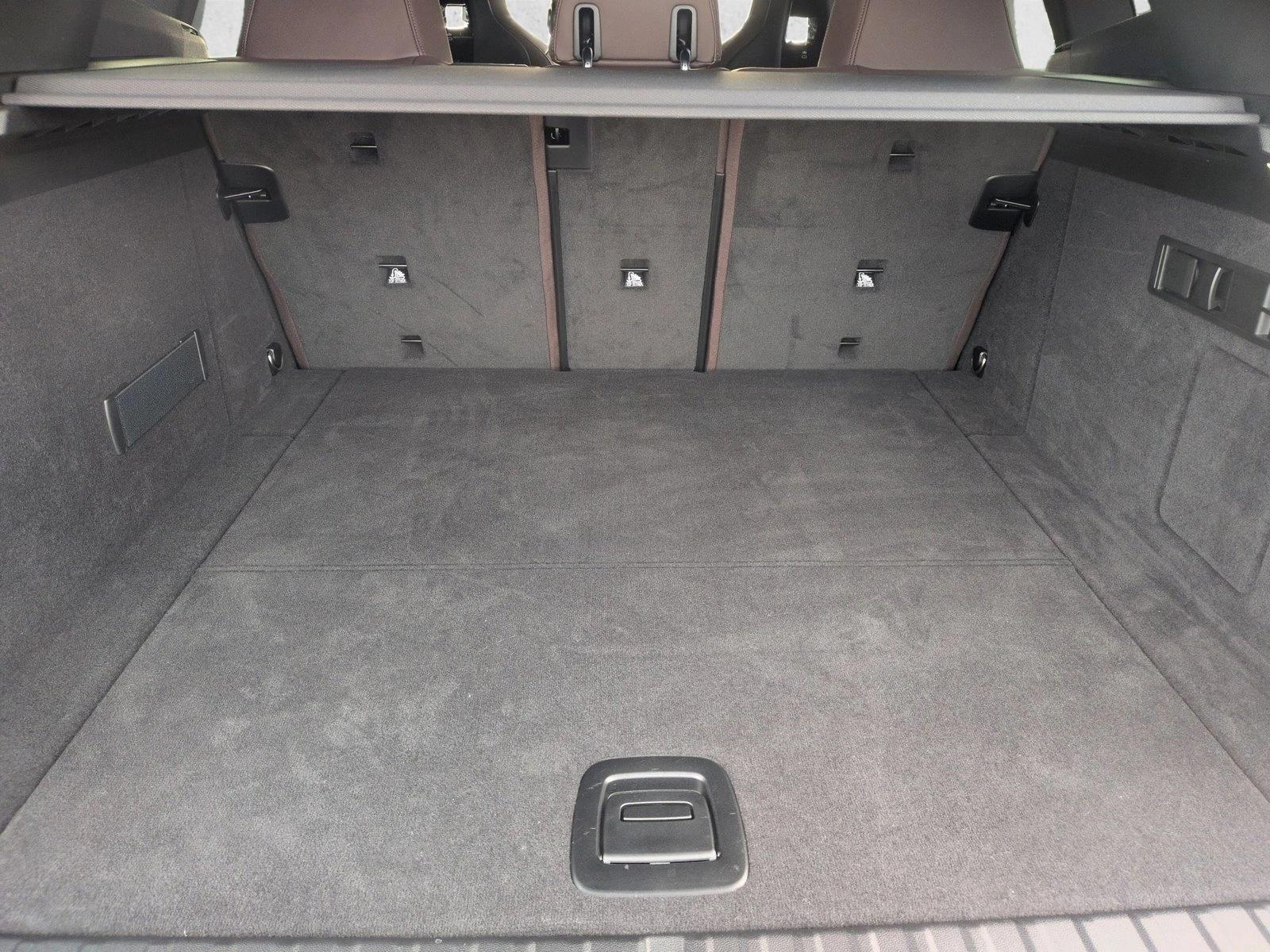 2026 BMW iX 60 - Photo 6