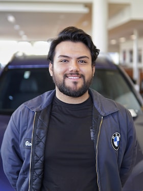 Staff member Giovani Lara from ID_b902562d19cf