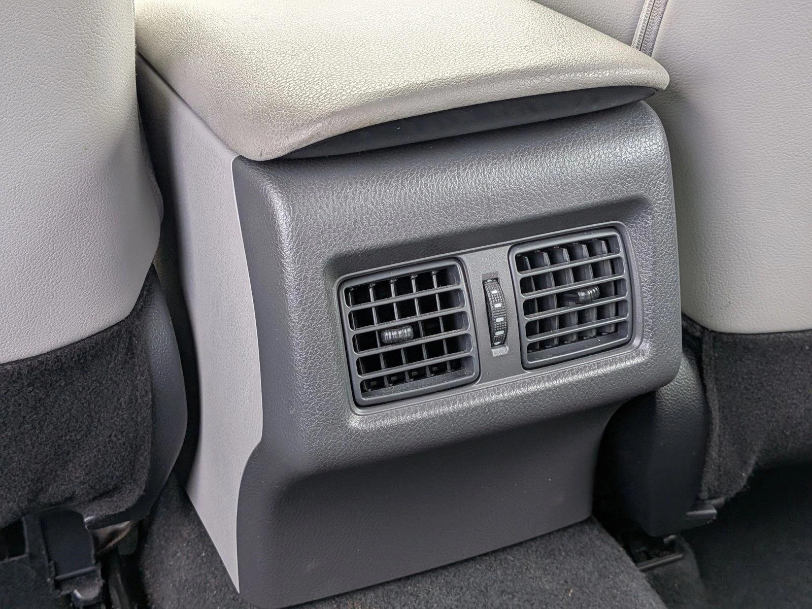 2023 Toyota Camry SE - Photo 16