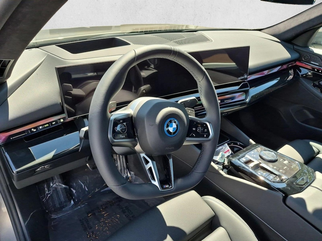 New 2026 BMW 550e xDrive Sedan