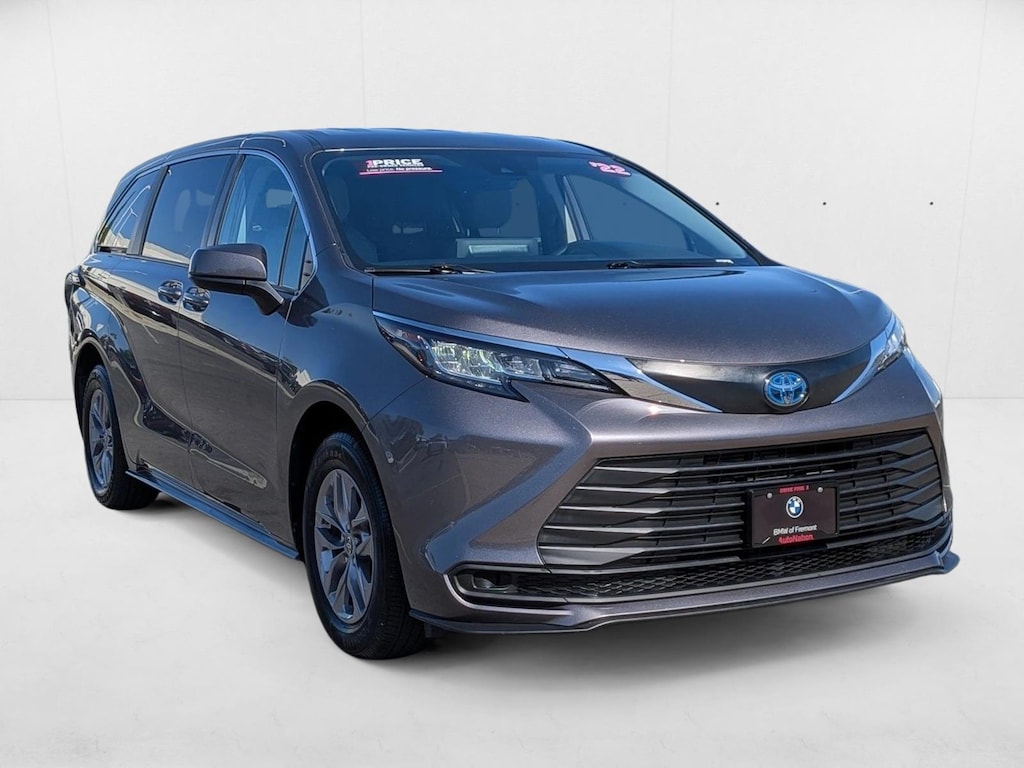 Used 2022 Toyota Sienna LE 8 Passenger Van Passenger Van