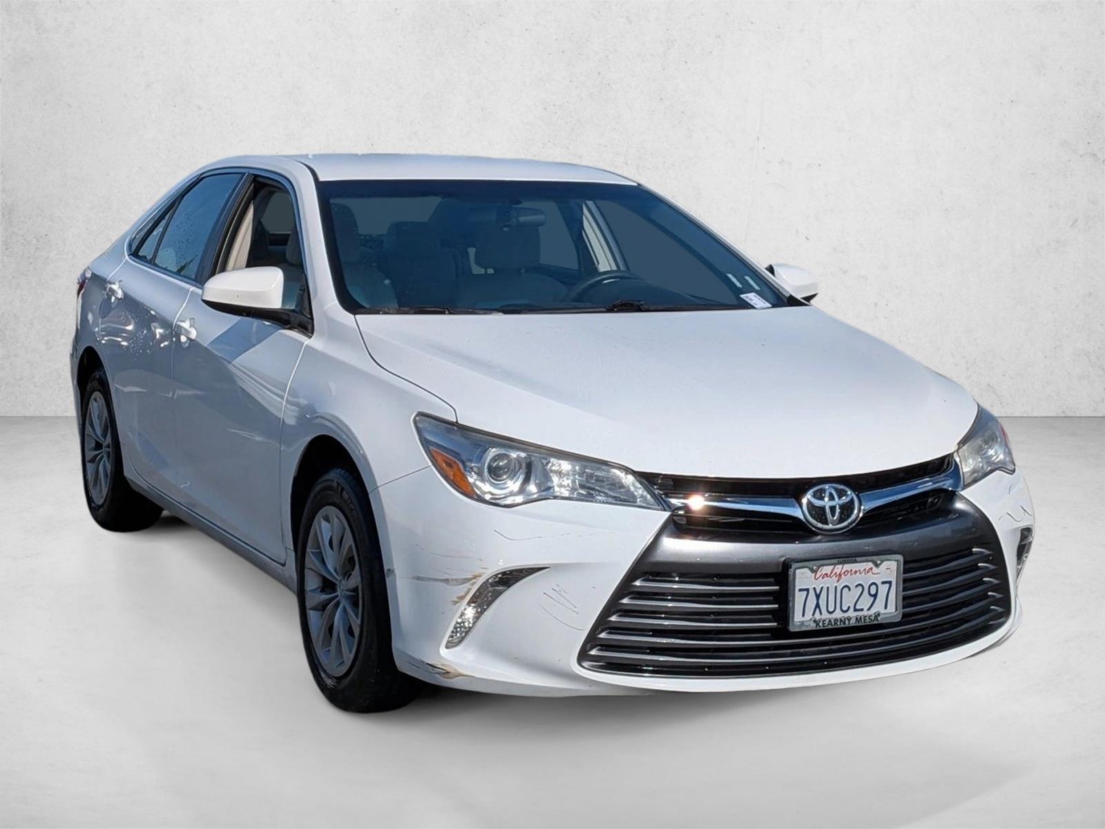 2017 Toyota Camry LE photo 3