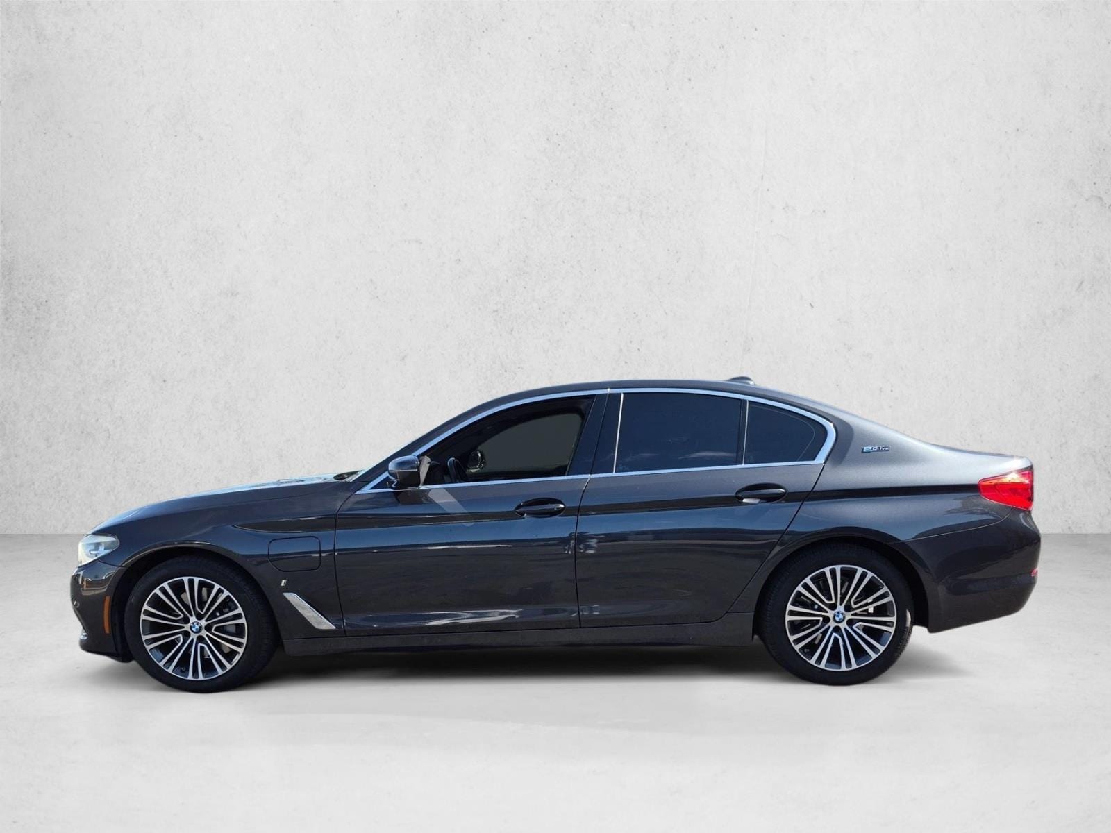 2019 BMW 5 Series 530e - Photo 8