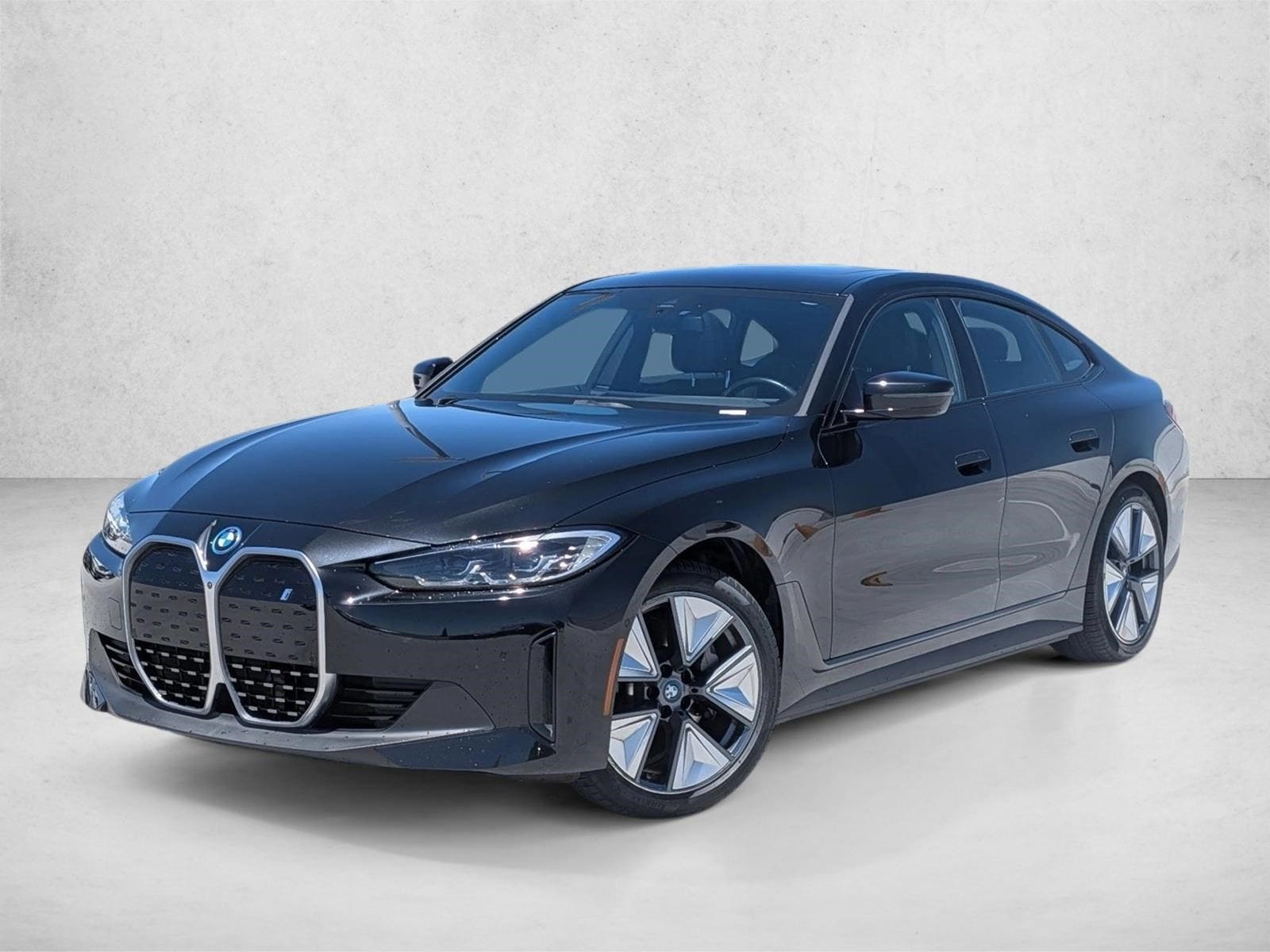 2023 BMW i4 eDrive35's photo