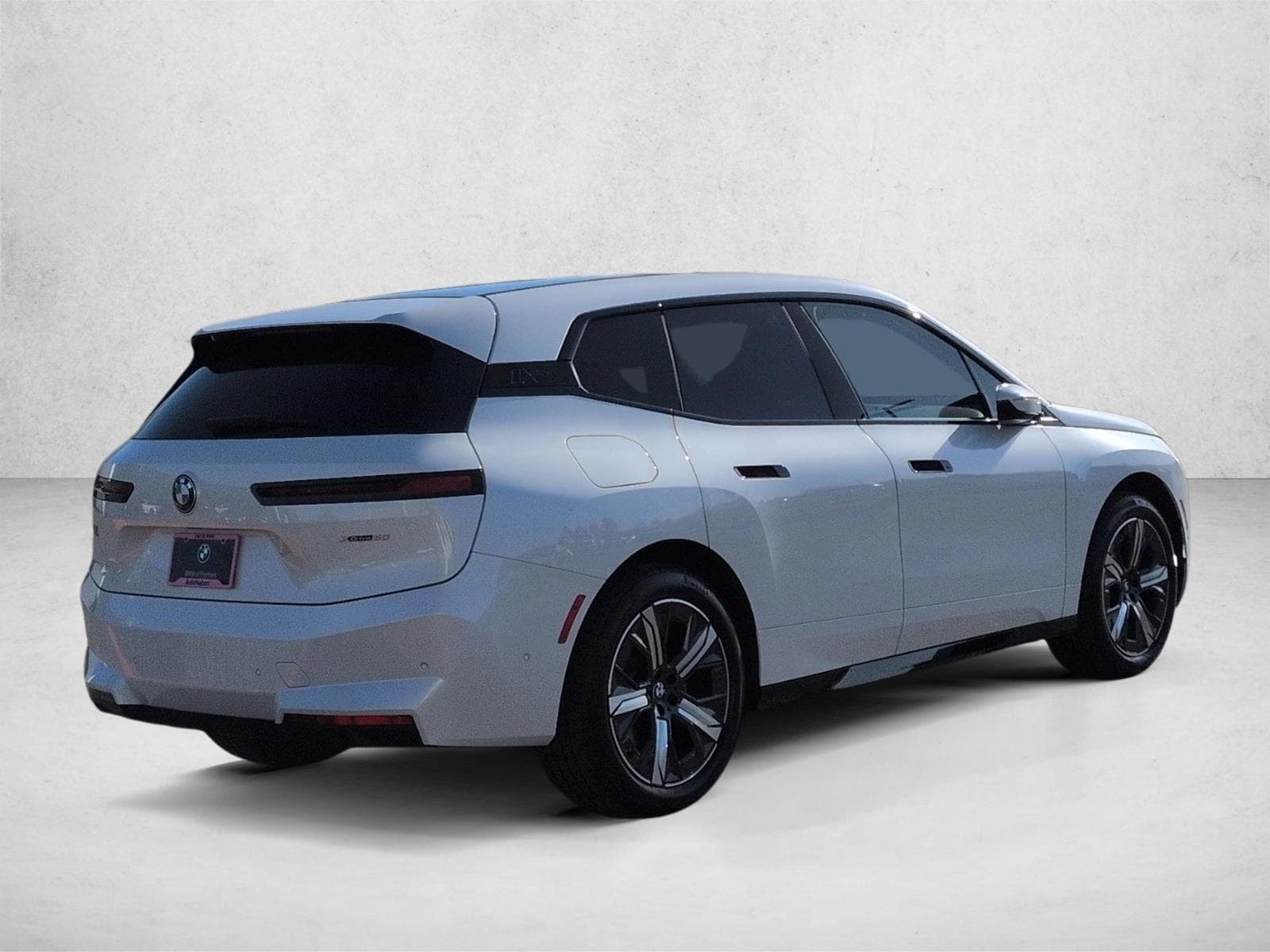 2026 BMW iX xDrive60 photo 4