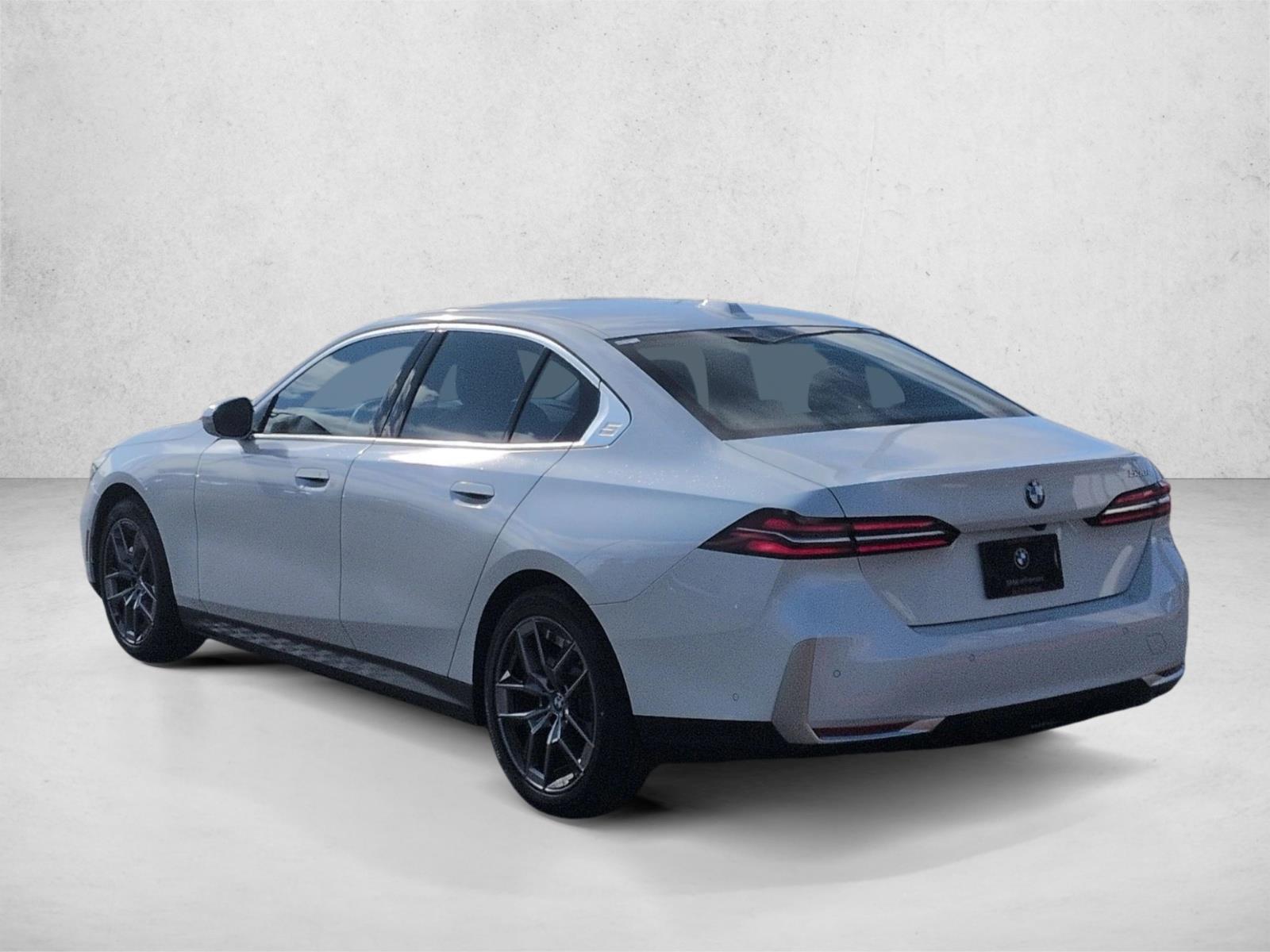2026 BMW 530i i (A8) photo 3