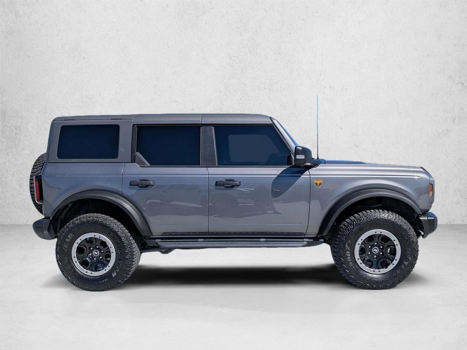 2023 Ford Bronco photo 4