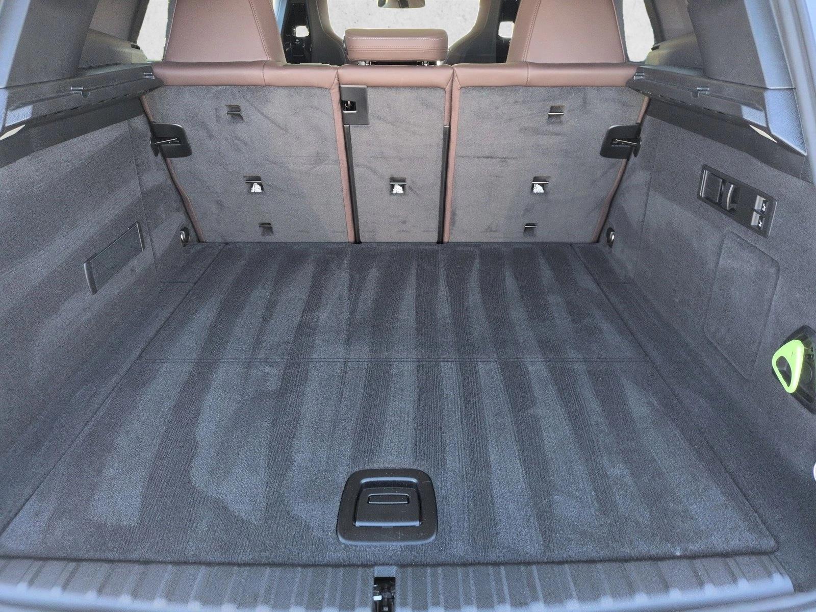 2026 BMW iX xDrive60 photo 5