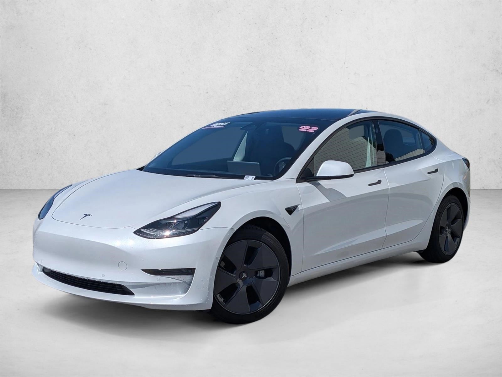 2022 Tesla Model 3 Standard Range Plus's photo