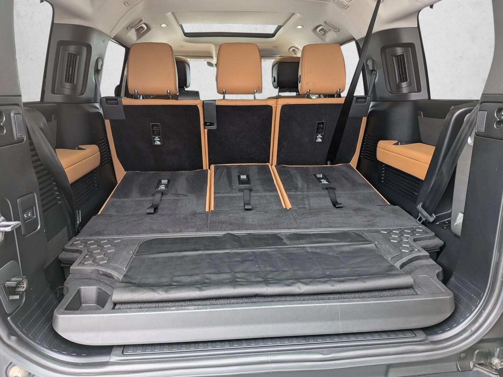 2024 Land Rover Defender 130 S photo 5