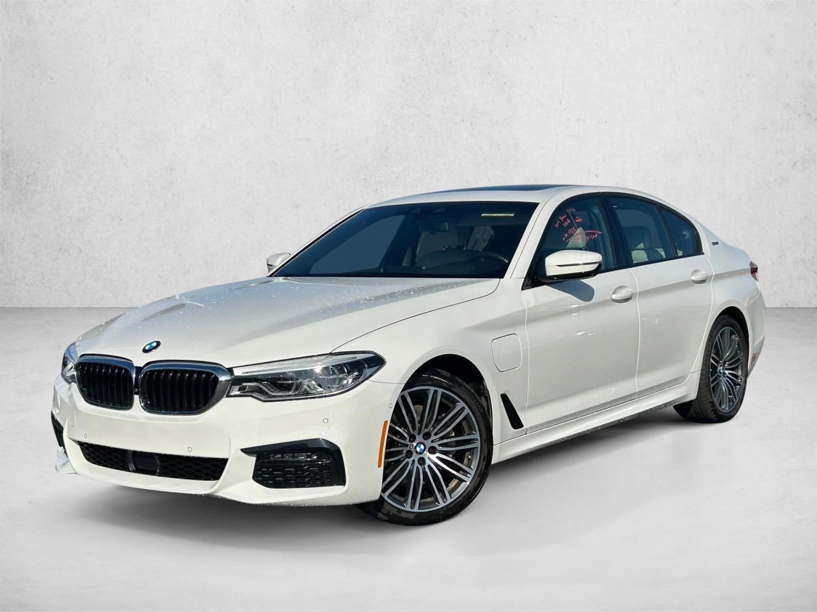 2019 BMW 5 Series 530e's photo