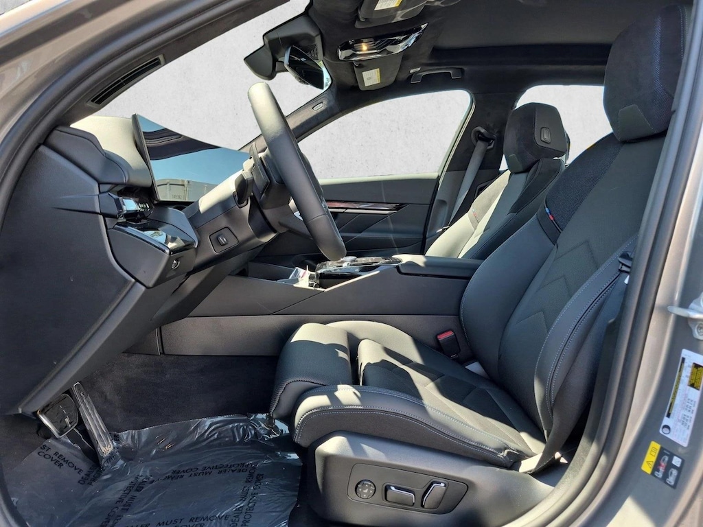 New 2026 BMW 550e xDrive Sedan