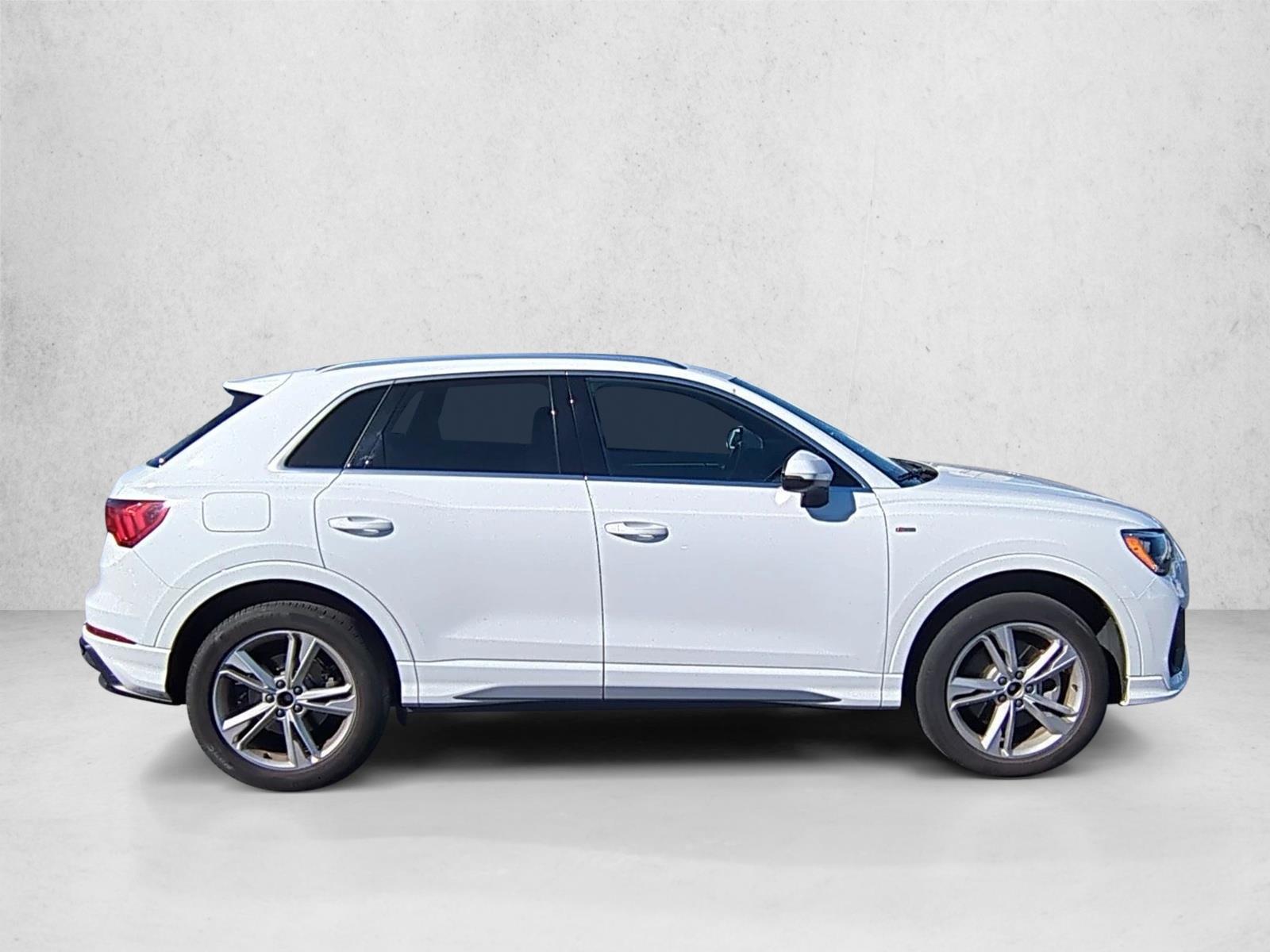 2022 Audi Q3 45 TFSI S line Premium photo 4