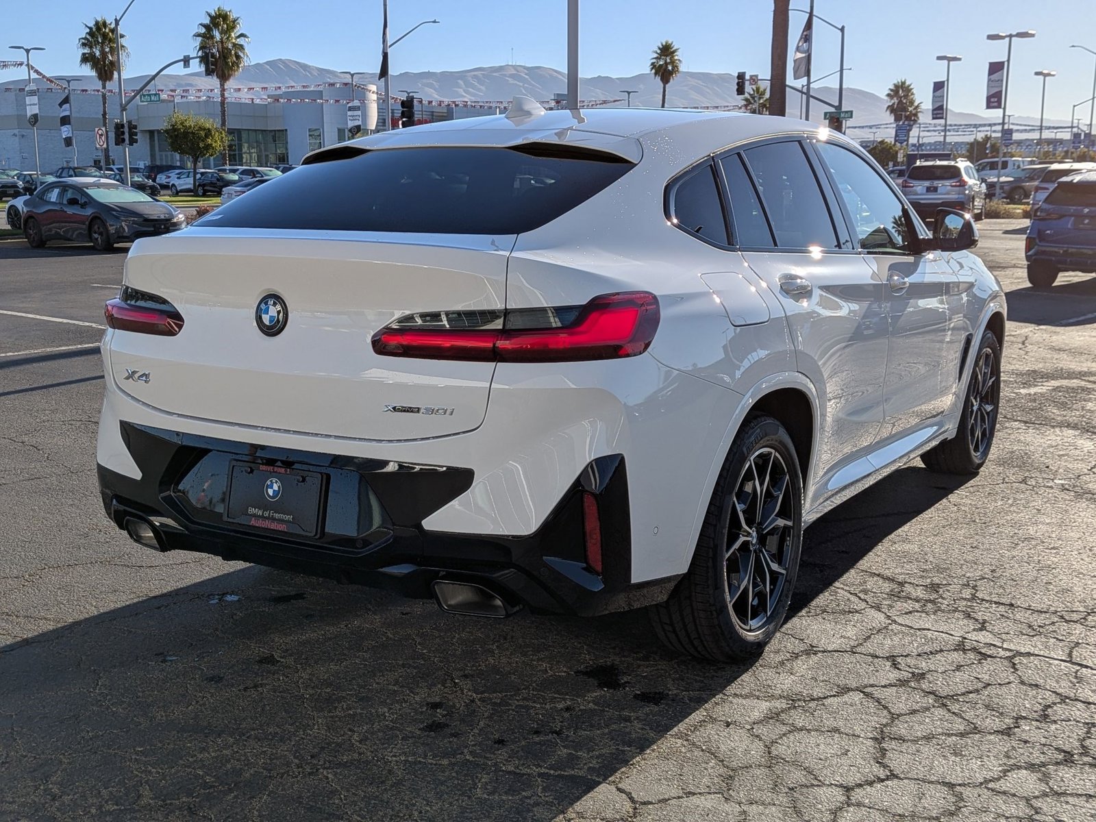 2025 BMW X4 xDrive30i photo 2