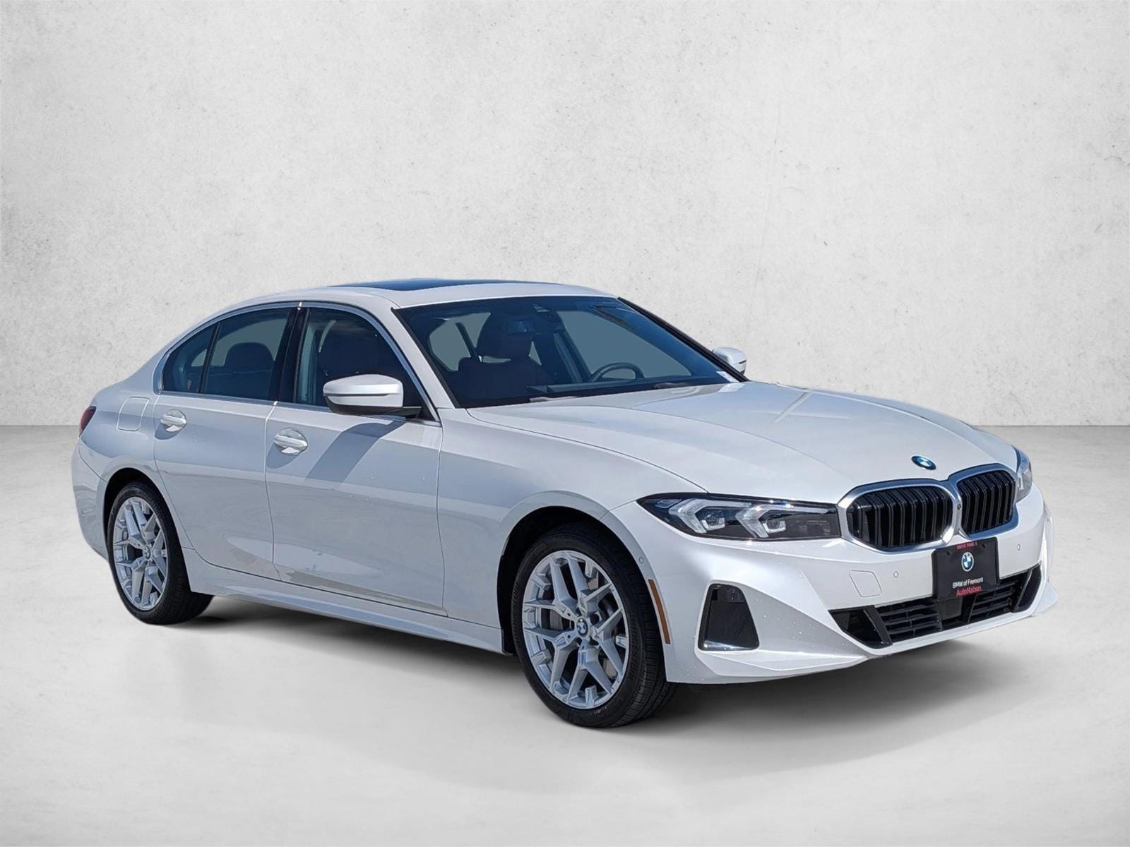 2025 BMW 330i photo 2