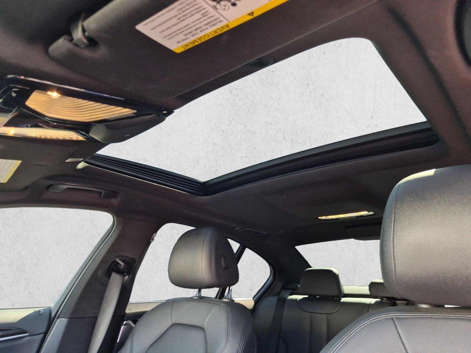 2019 BMW 5 Series 530e - Photo 13