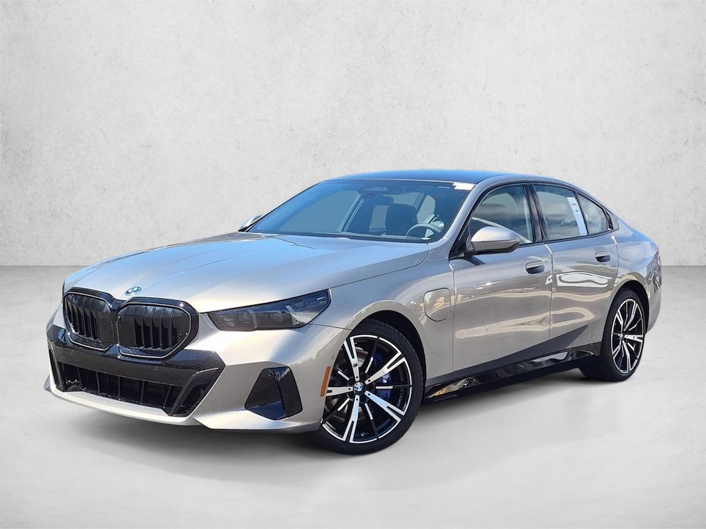 New 2026 BMW 550e xDrive Sedan
