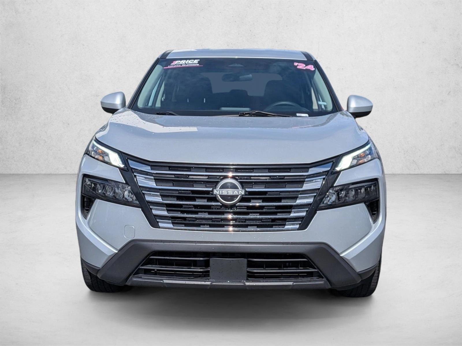 2024 Nissan Rogue SV photo 2