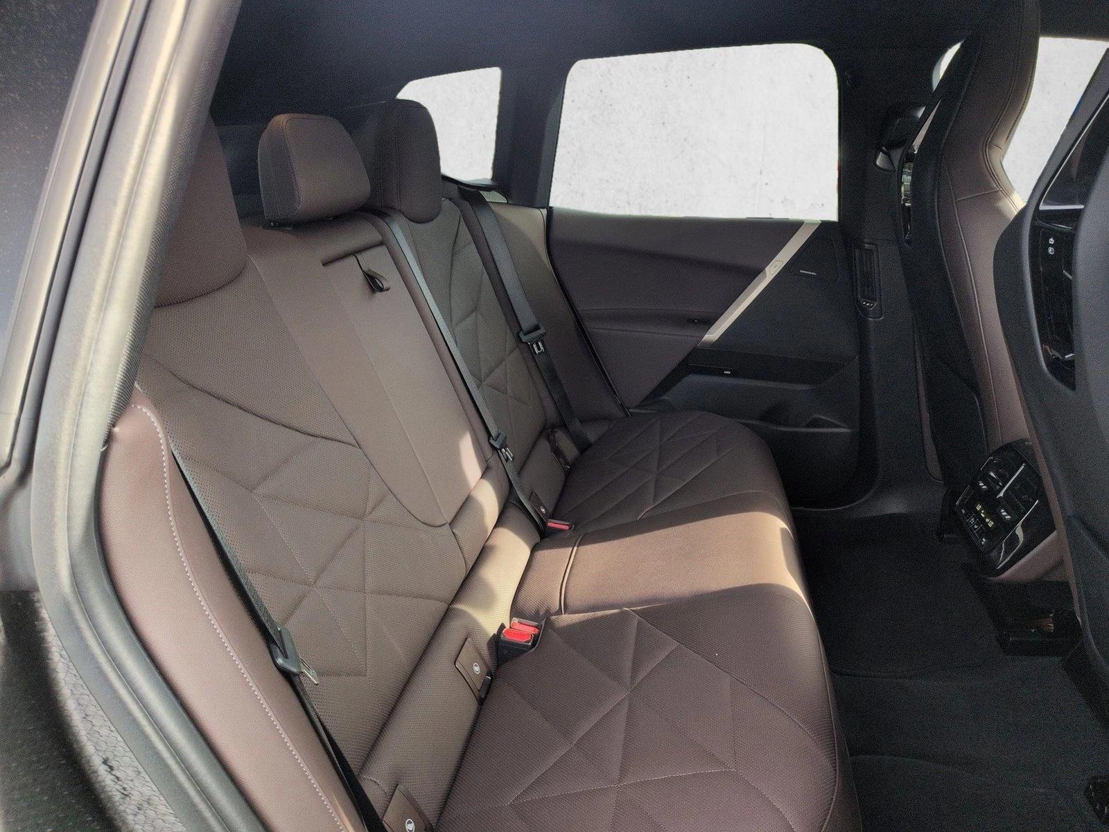 2026 BMW iX 60 - Photo 21