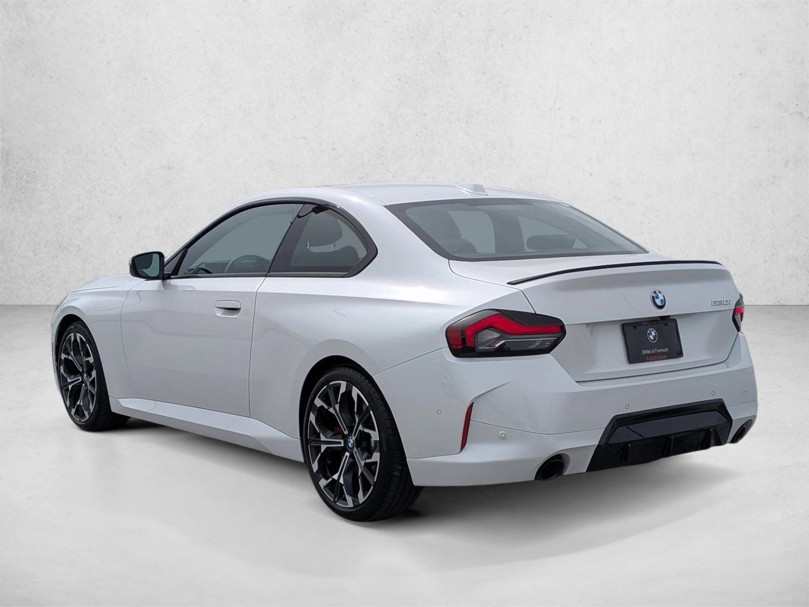 2025 BMW 230i photo 3