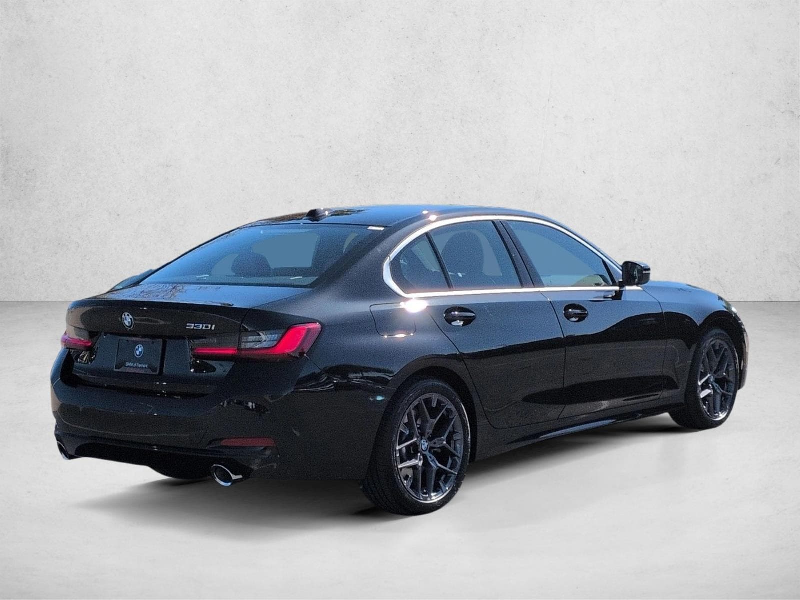 2025 BMW 330i photo 4