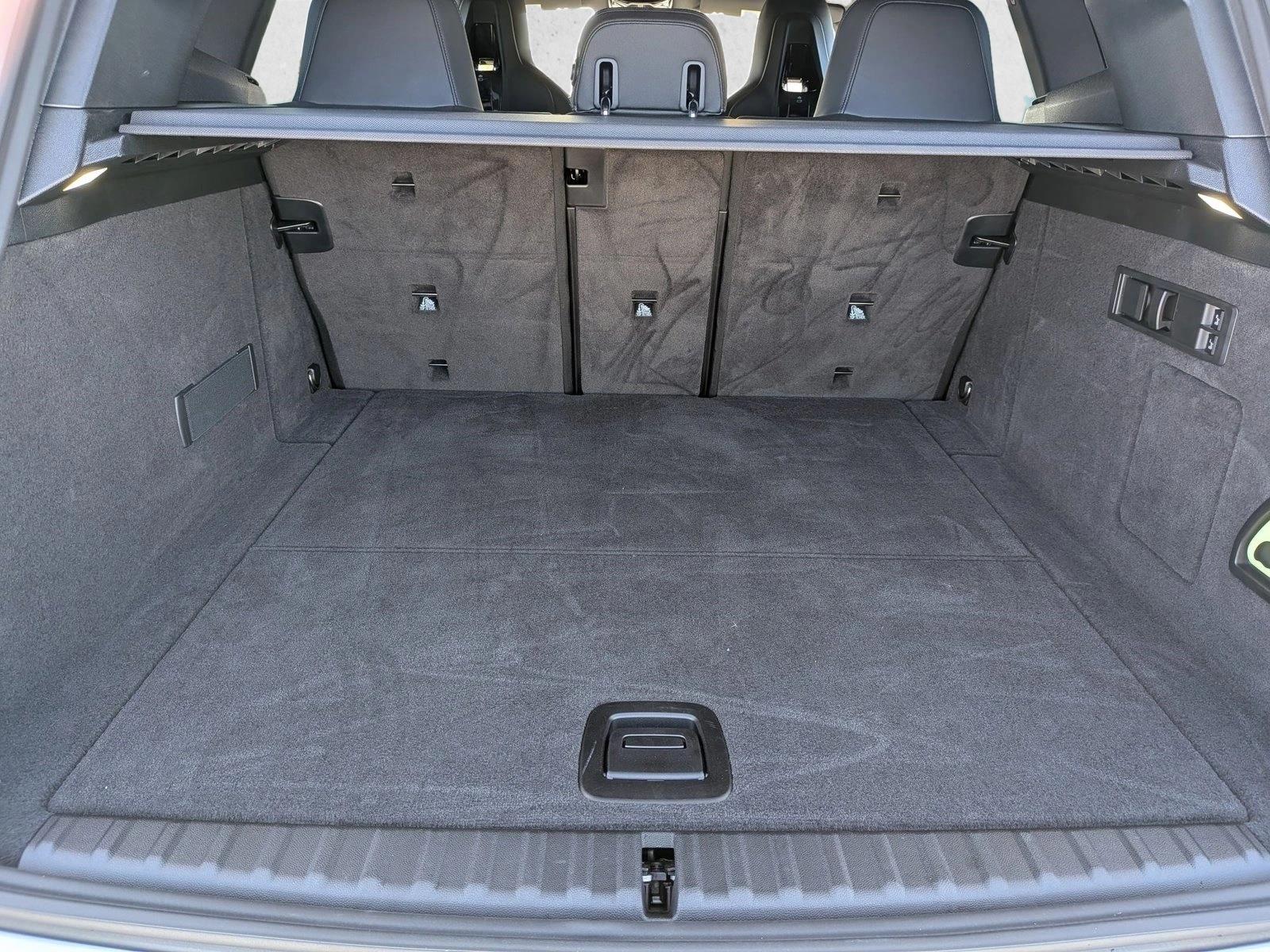 2026 BMW iX xDrive45 photo 6