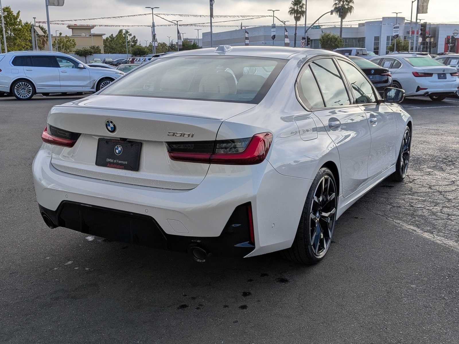 2025 BMW 330i photo 2