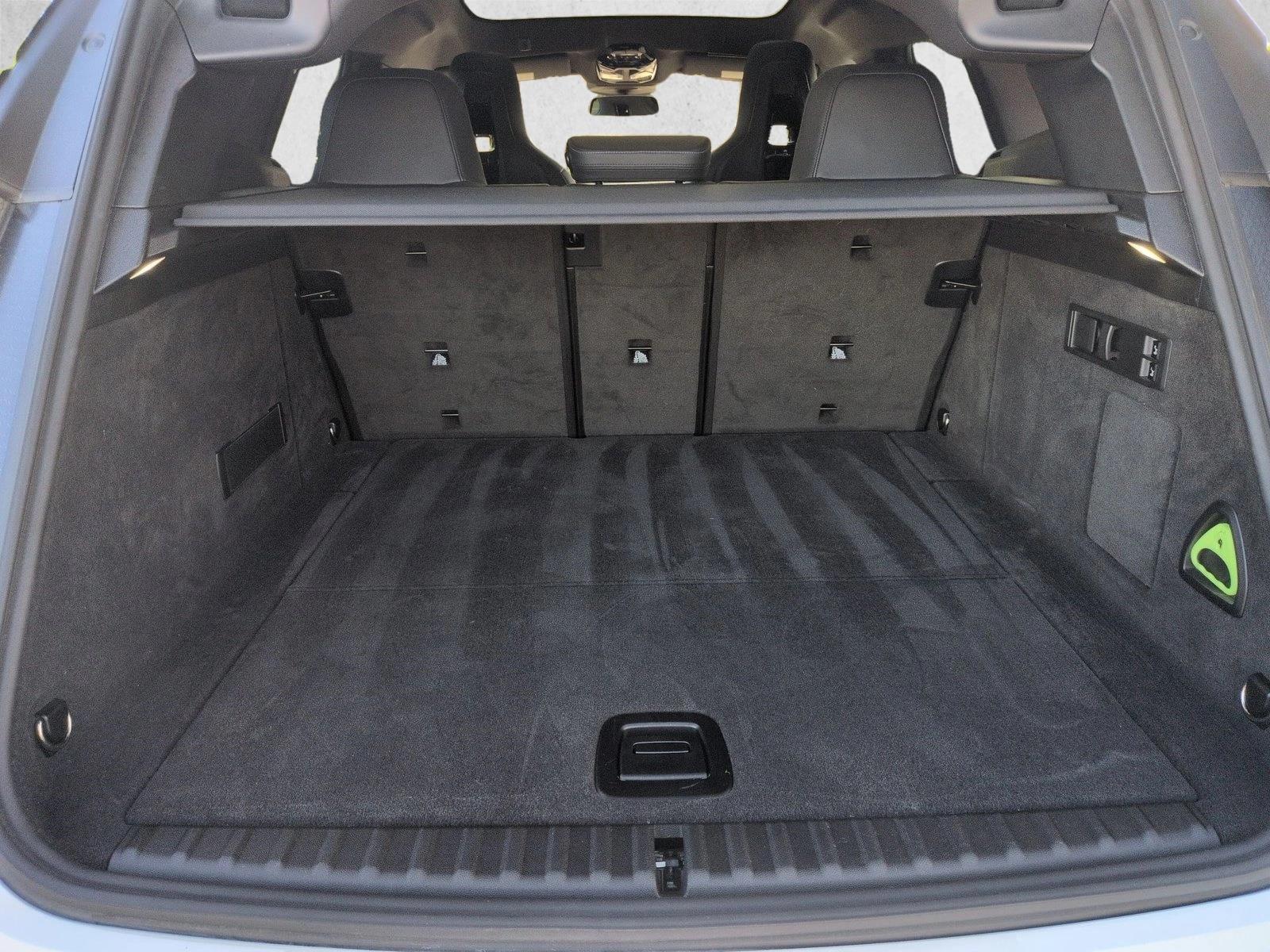 2025 BMW iX xDrive50 photo 6