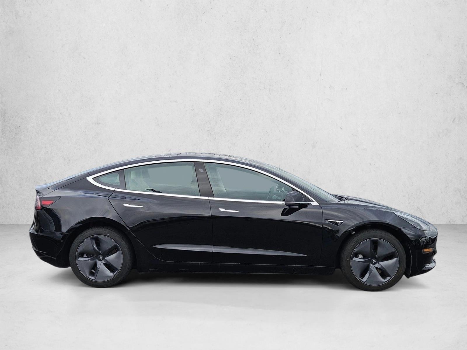 2019 Tesla Model 3 Mid Range photo 4