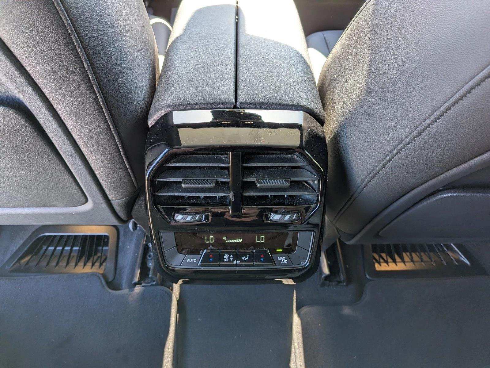 2024 BMW iX Base - Photo 17