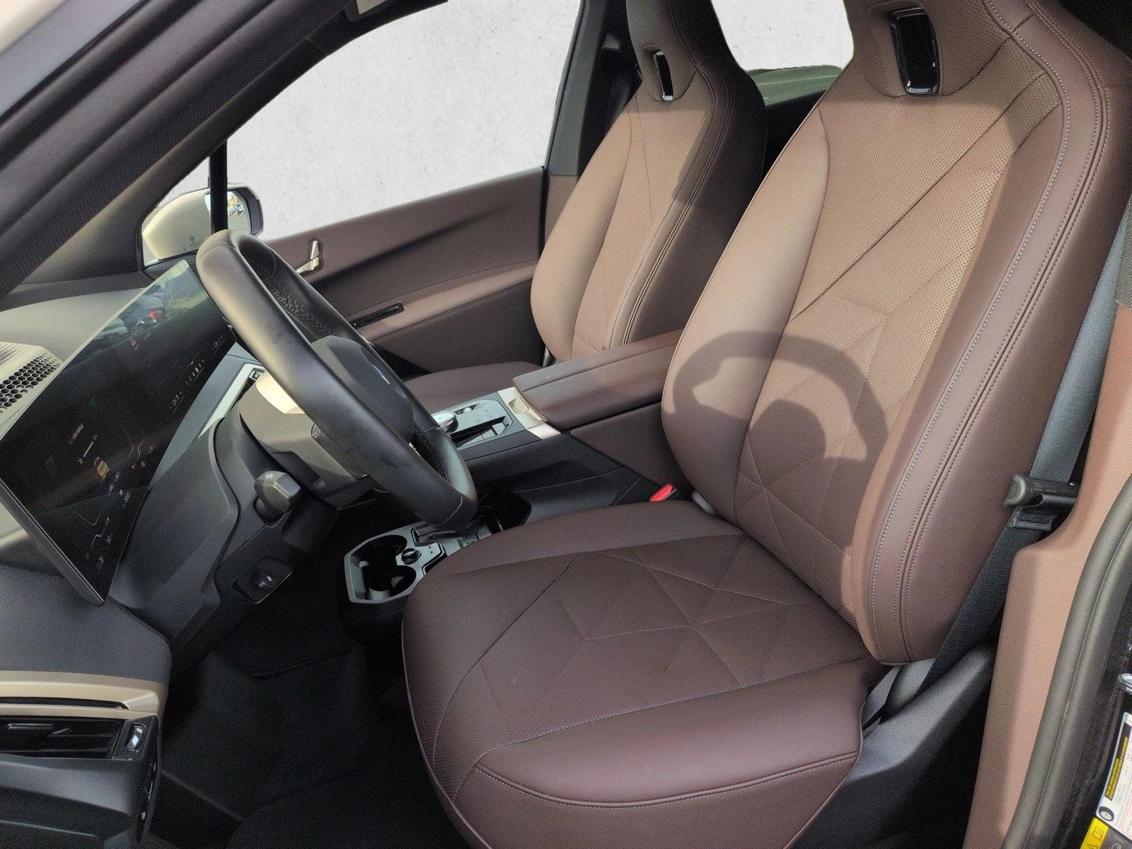 2026 BMW iX 60 - Photo 16