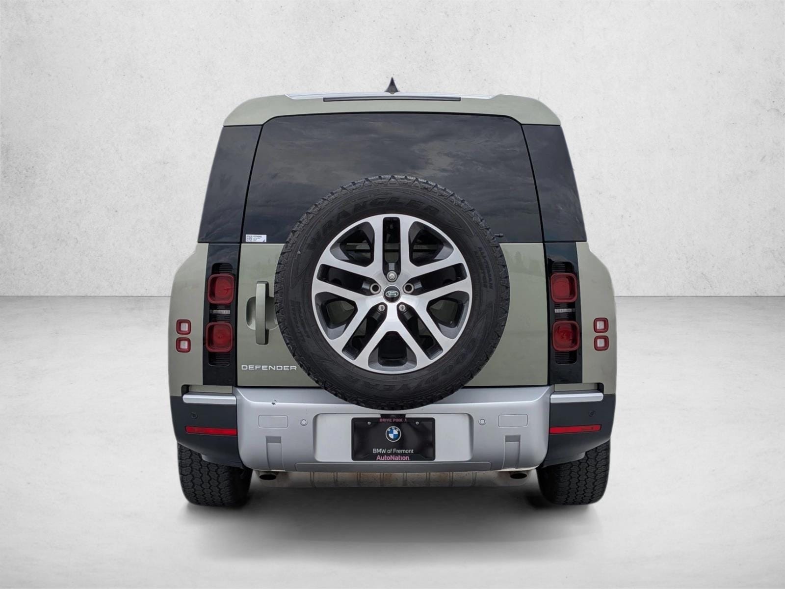 2024 Land Rover Defender 130 S photo 6