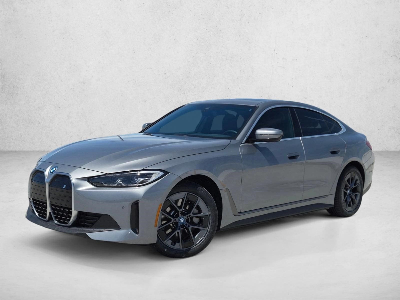 2023 BMW i4 eDrive35's photo