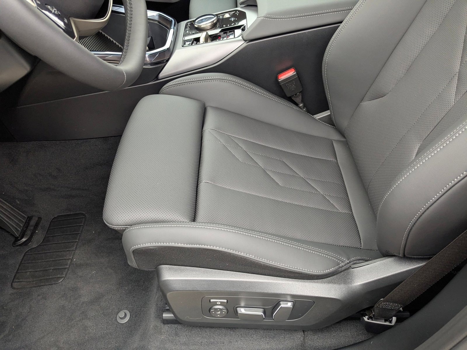 2025 BMW X3 30 xDrive photo 4