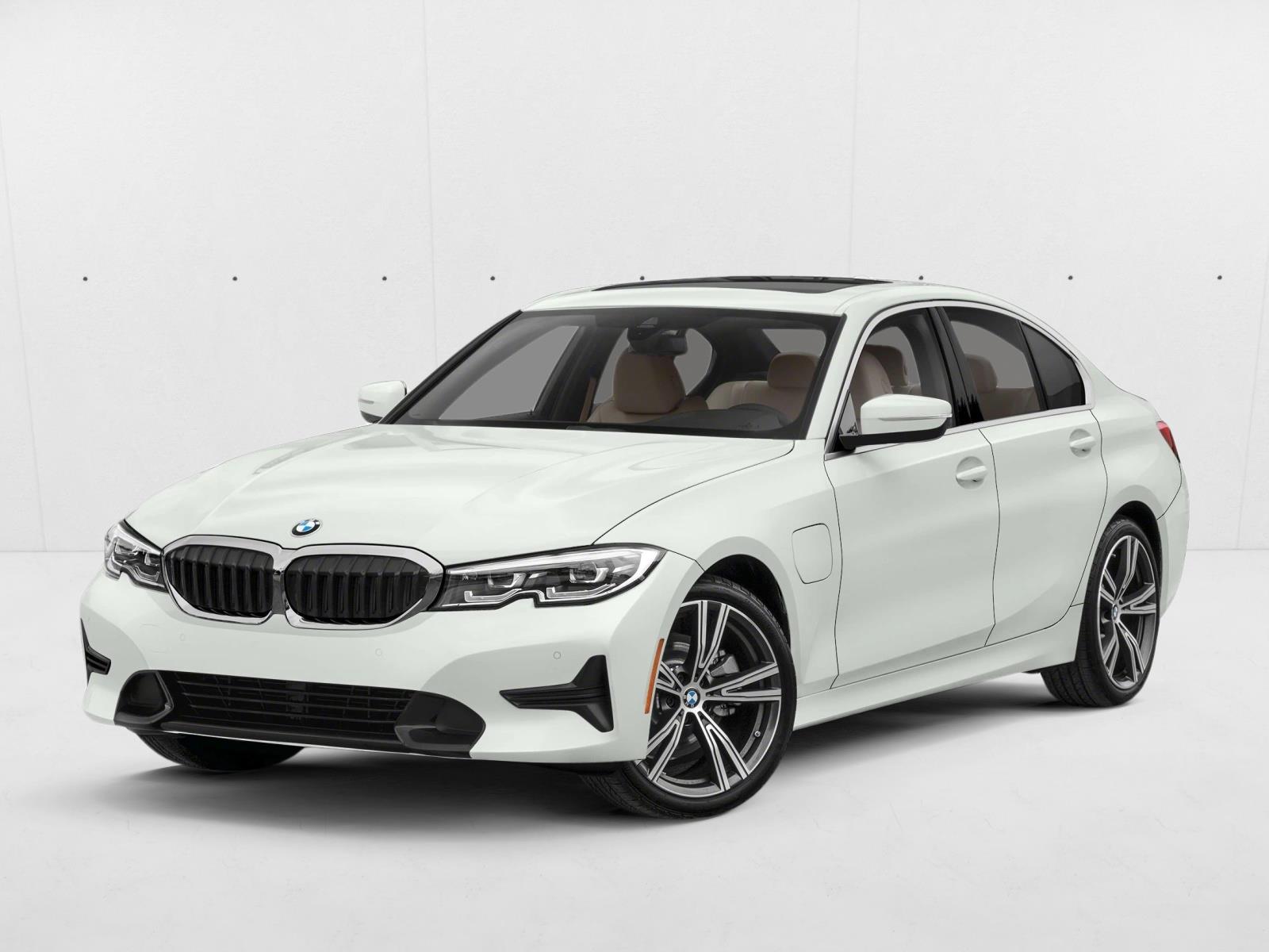2022 BMW 3 Series 330e's photo