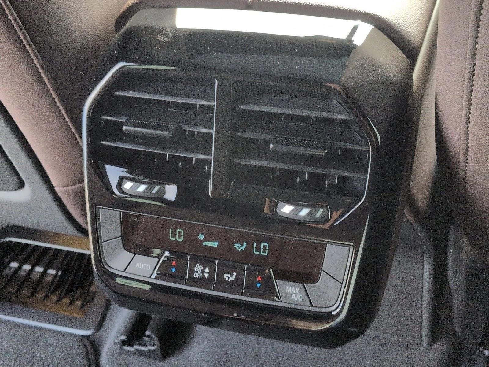 2026 BMW iX 60 - Photo 17