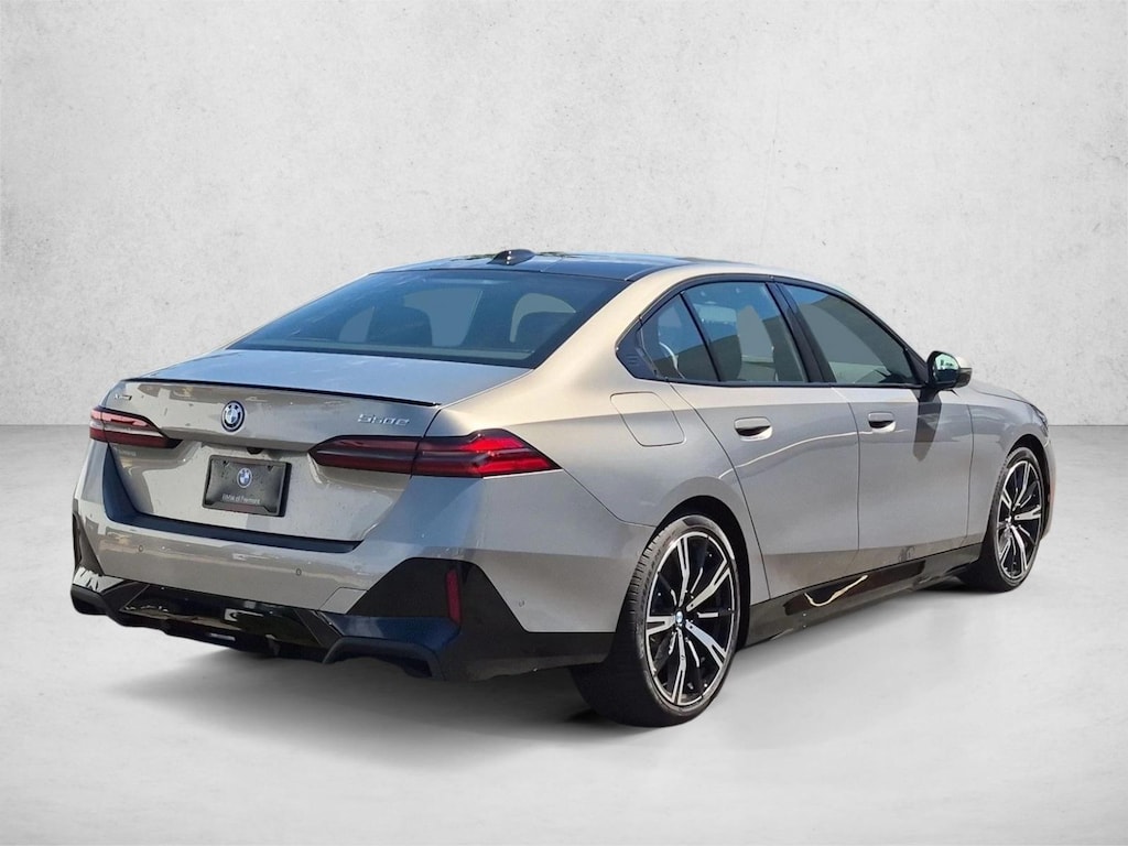 New 2026 BMW 550e xDrive Sedan