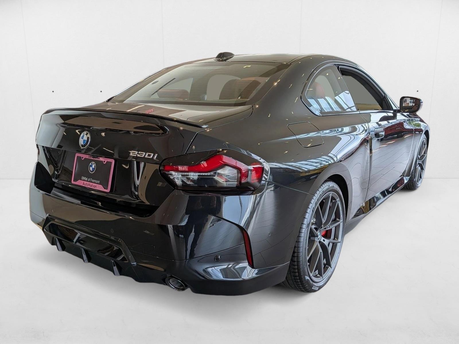 2025 BMW 230i photo 2