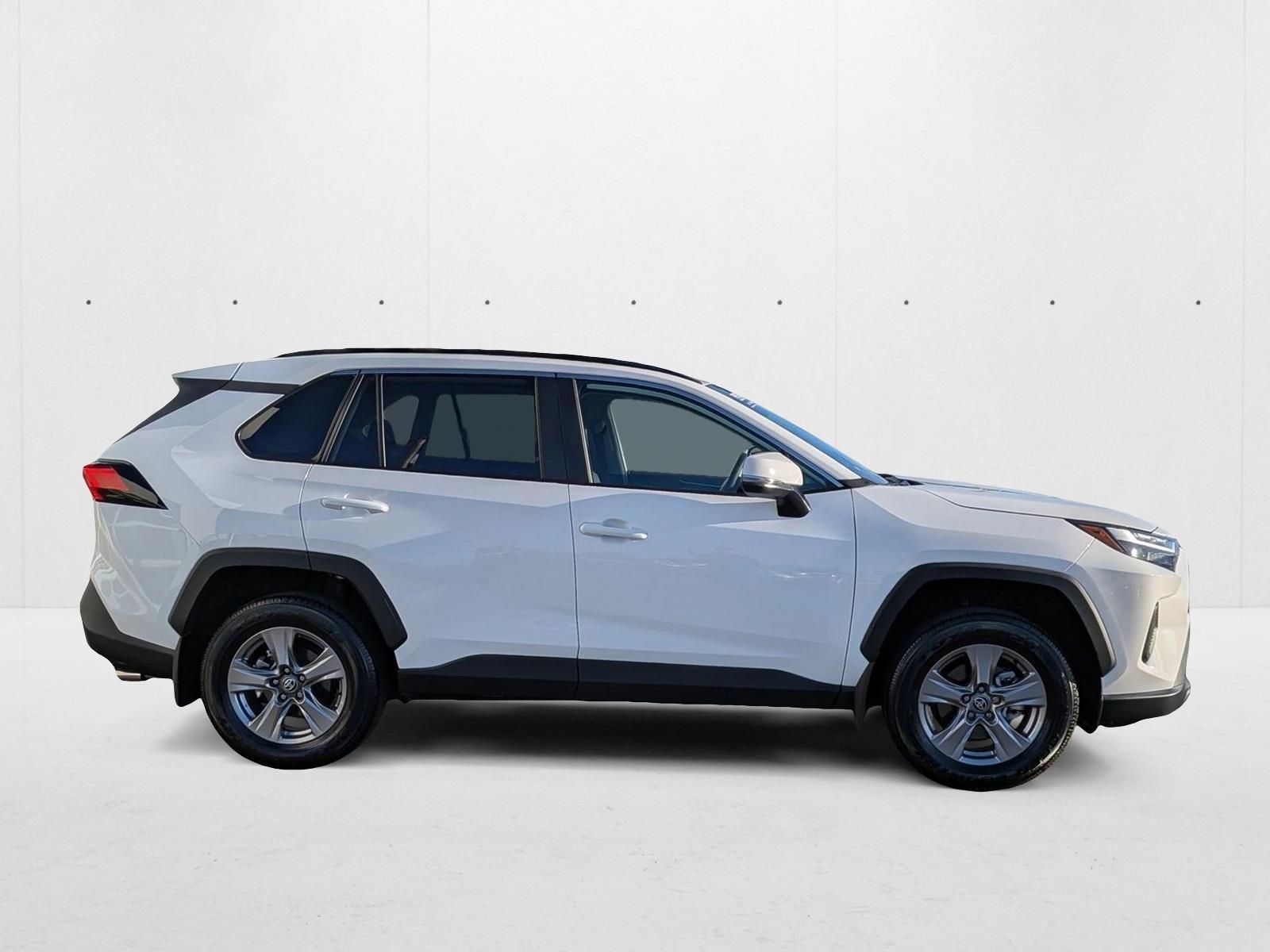 2024 Toyota RAV4 XLE photo 4