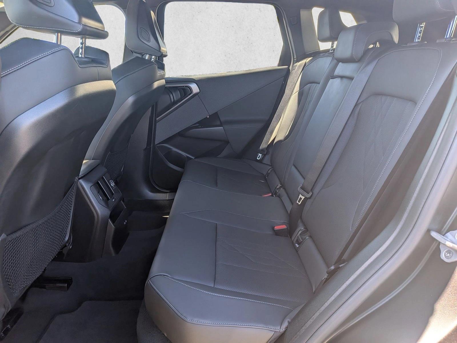 2025 BMW X3 30 - Photo 18