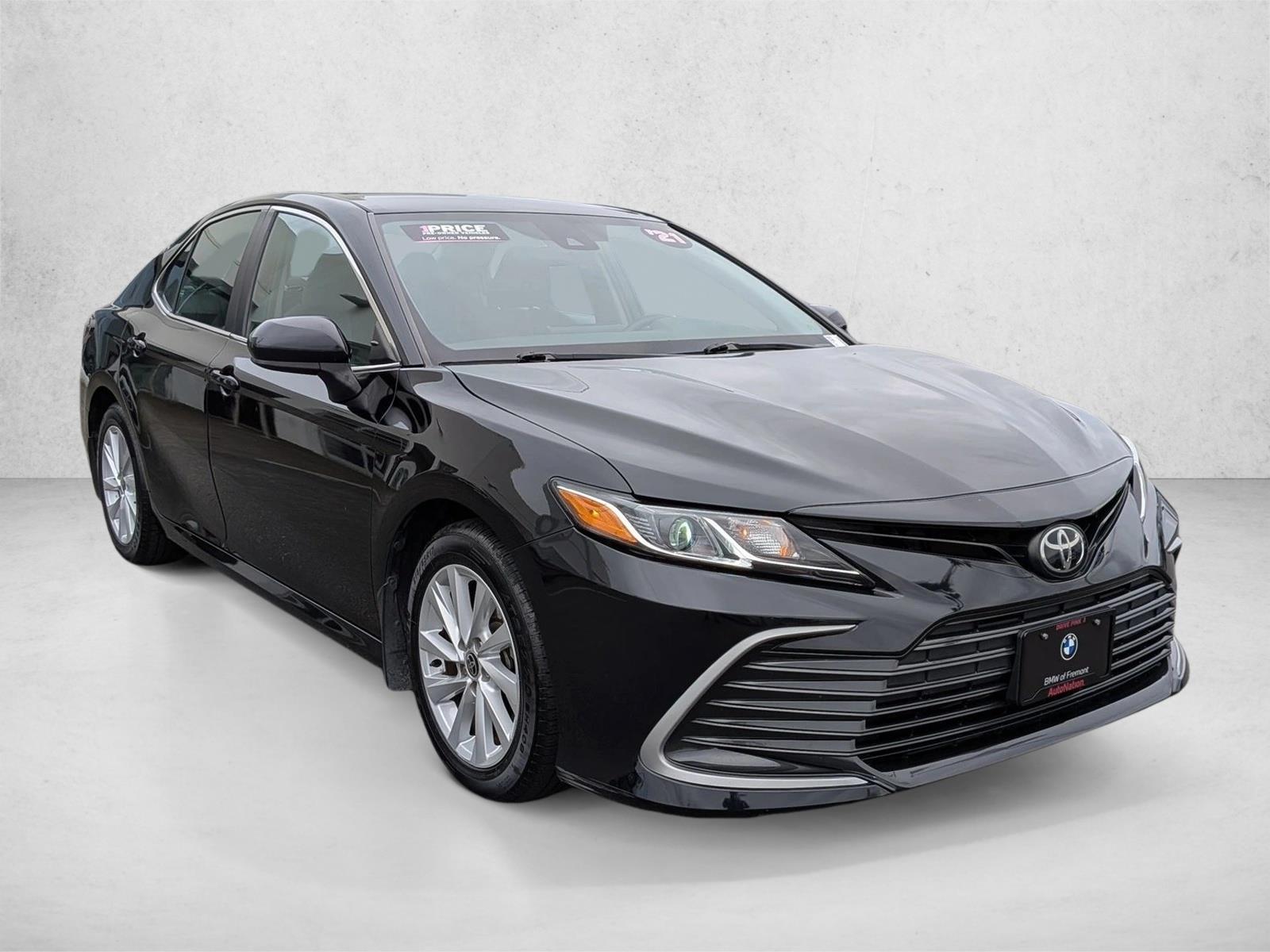 2021 Toyota Camry LE photo 3