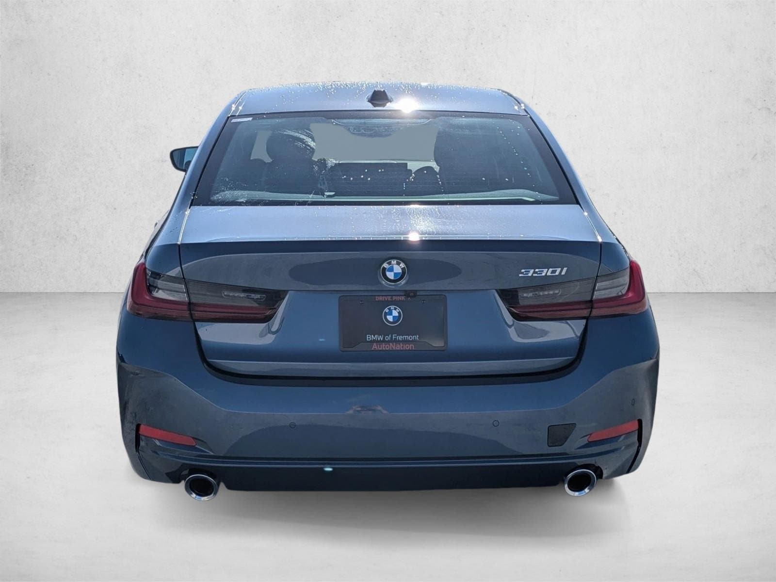 2025 BMW 330i photo 3