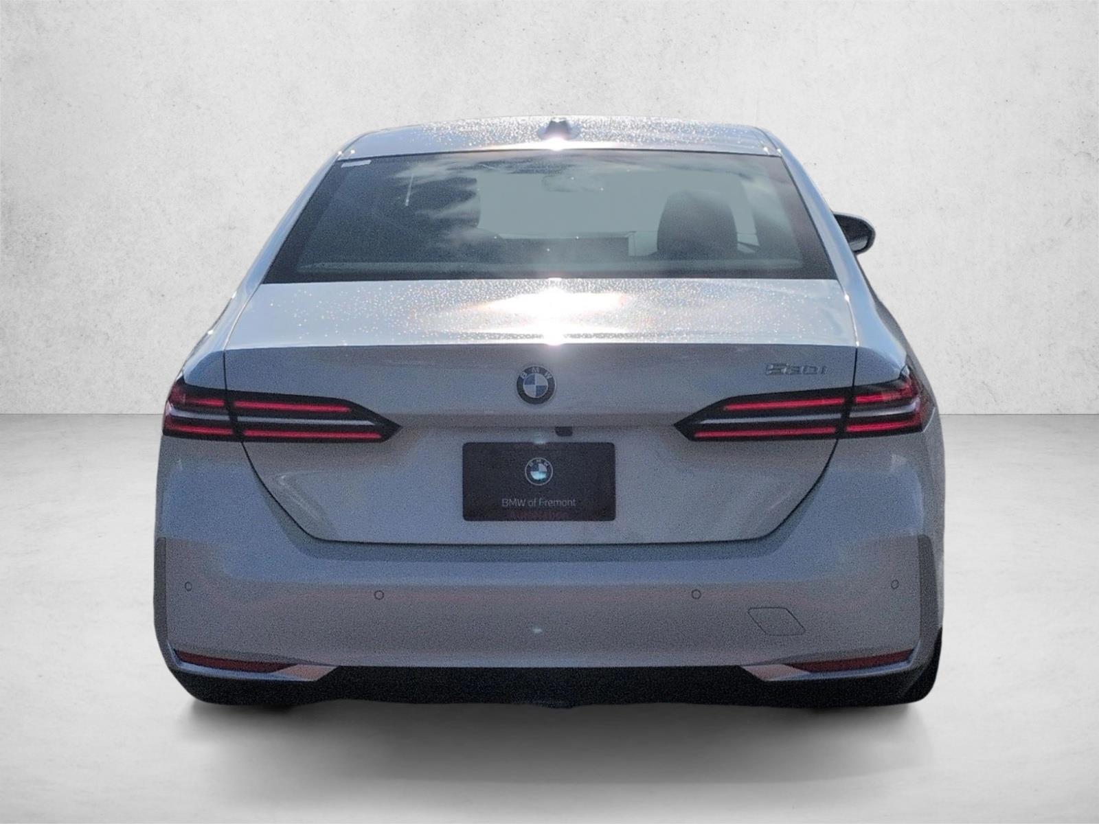 2026 BMW 530i i (A8) photo 6