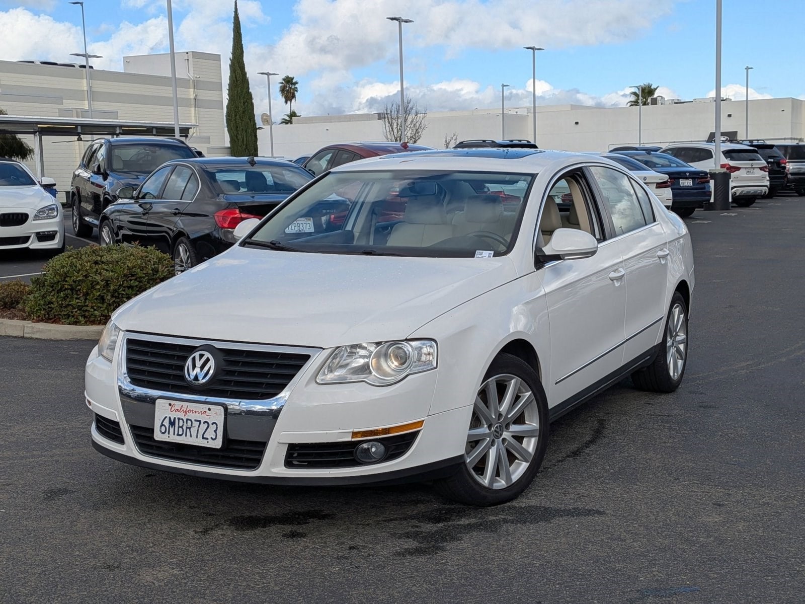 2010 Volkswagen Passat Komfort's photo