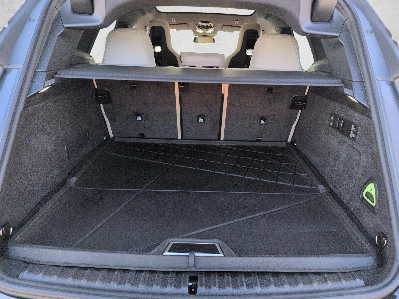 2026 BMW iX xDrive60 photo 5